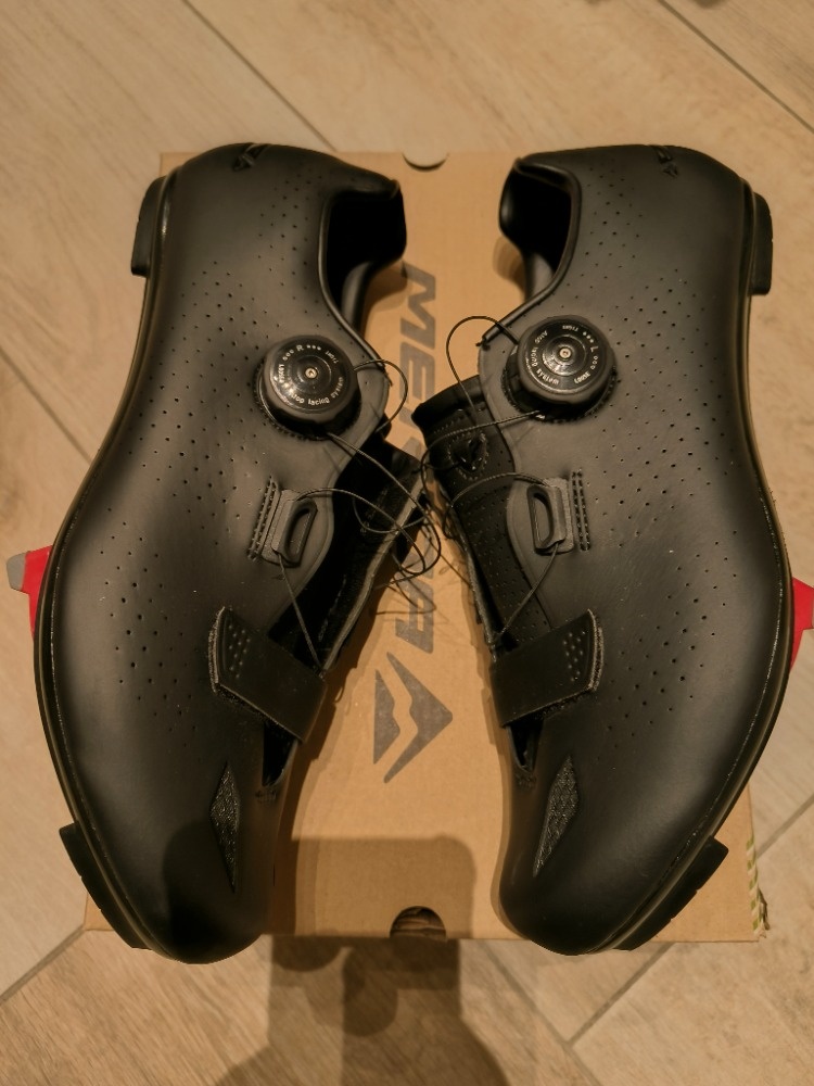 Tretry Merida - silniční vel.44 - 2