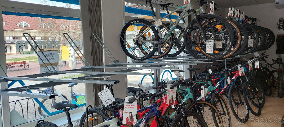 Výstavní stojan na jízdní kola. - 2