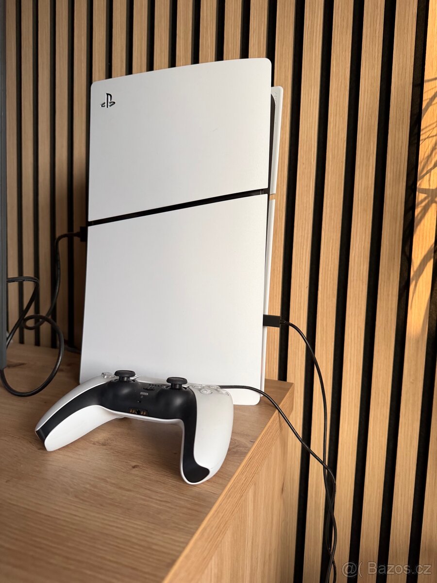 Play Station 5 slim , záruka 22 měsíců - 2