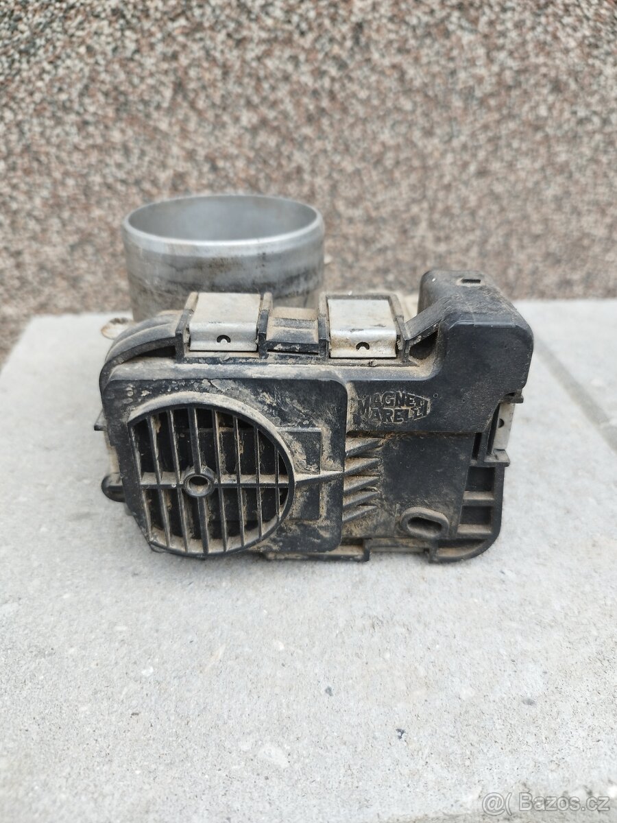 Škrtící klapka VW golf 5 1.6 FSI - 2