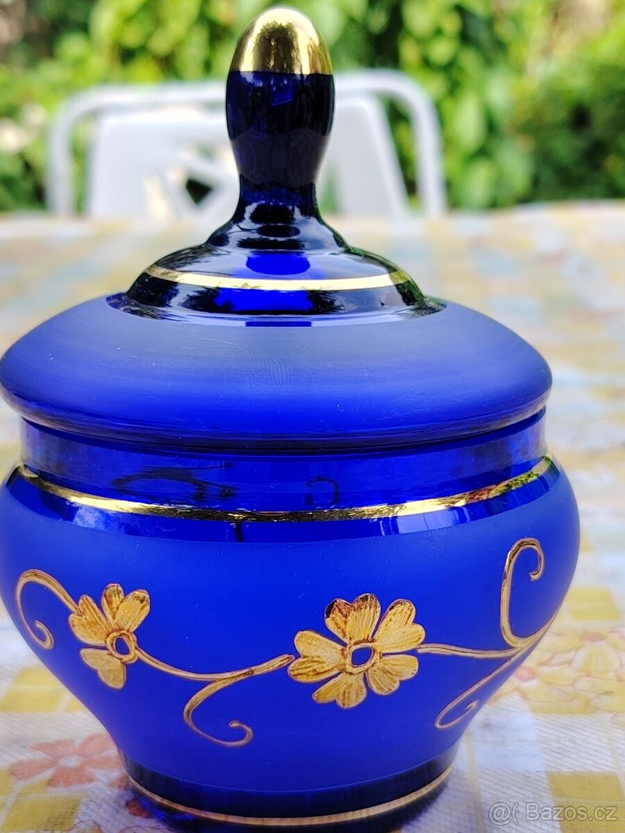 Skleněná modrá cukřenka se zlatým motivem - 2