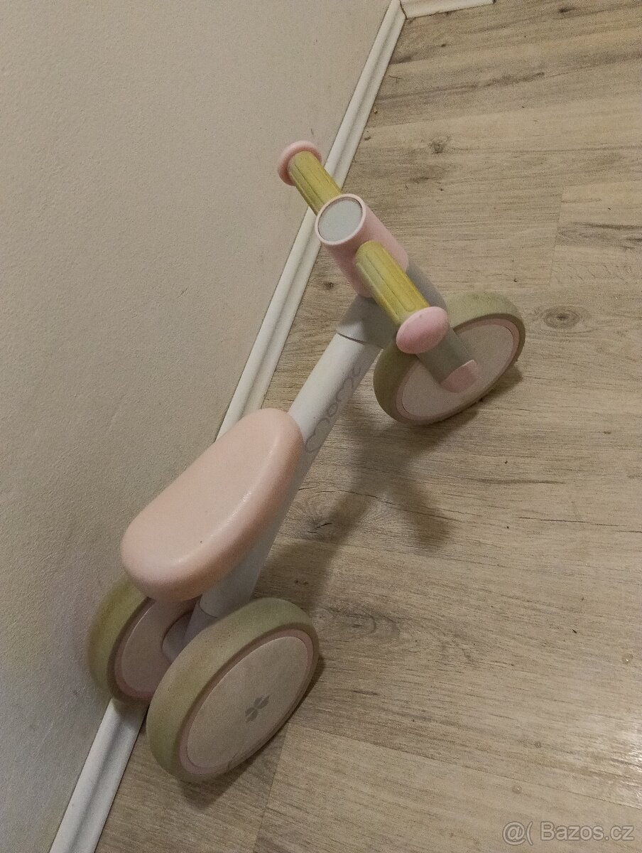 prodám dětské odrážedlo výška sedla 24cm - 2