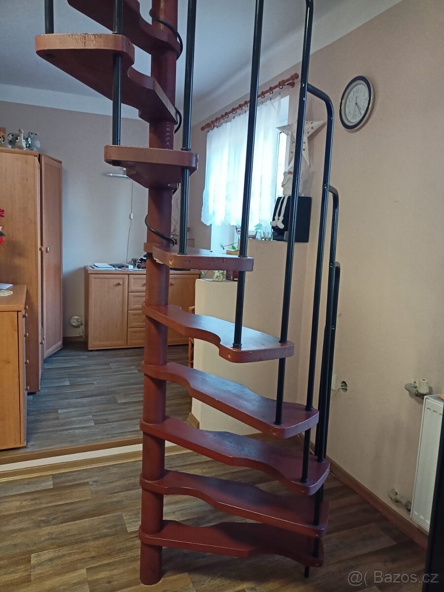 Točité dřevěné schody - 2