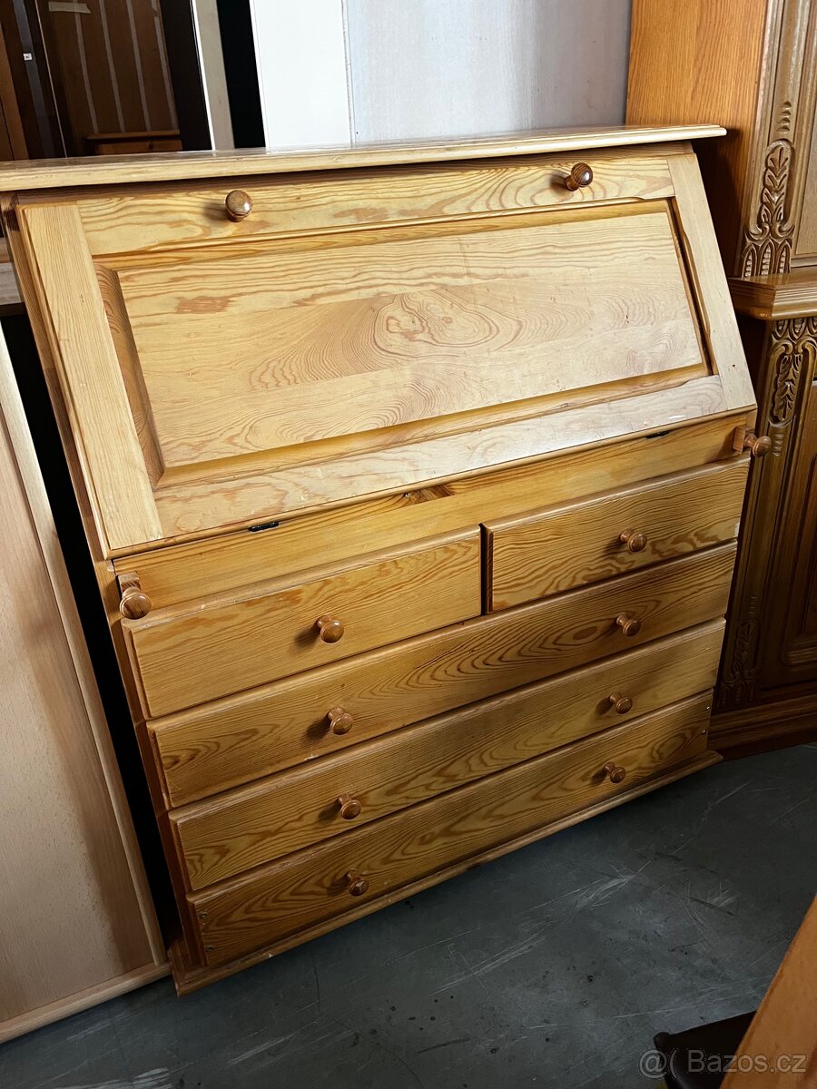 Dřevěná komoda - 2