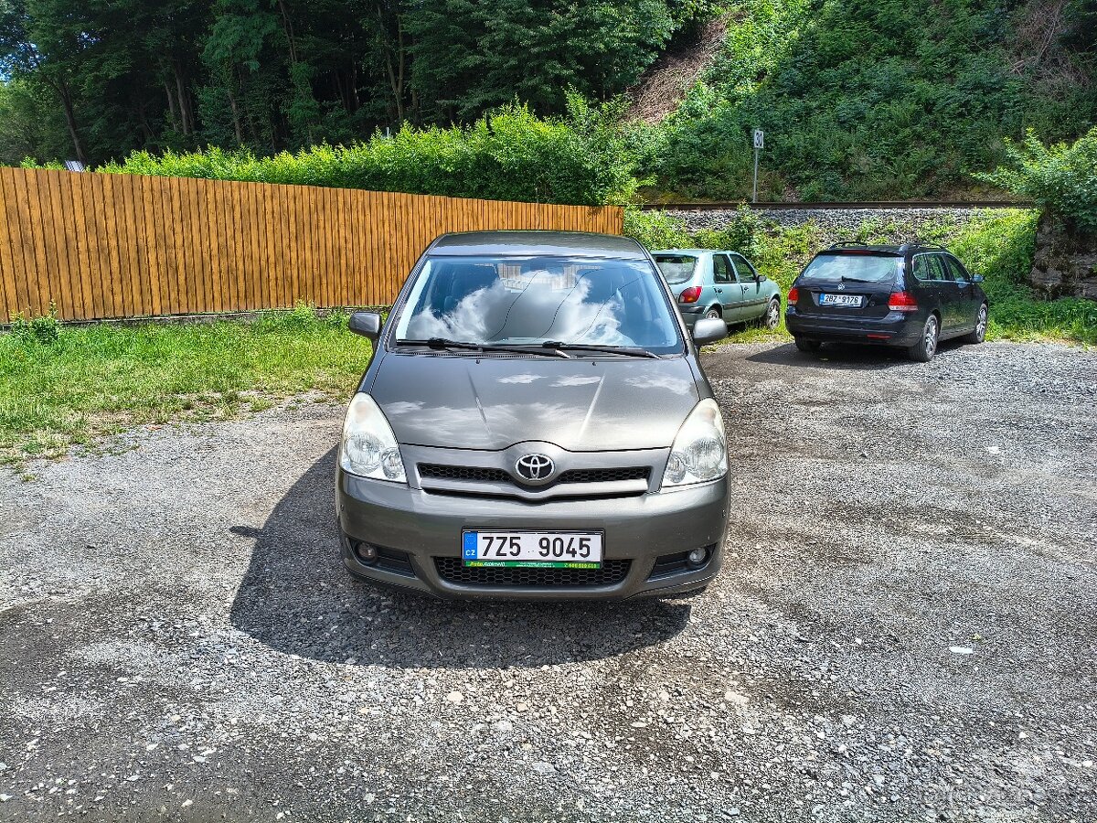 Toyota Corolla Verso - 2