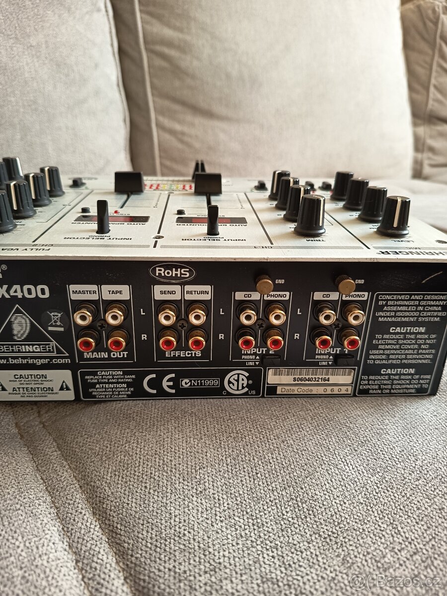 Dj mixážní pult Behringer - 2