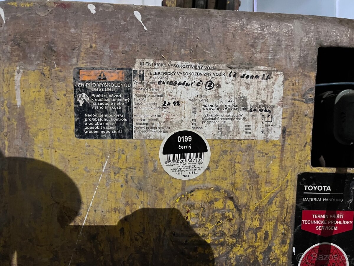Elektrický paletový vozík / nízkozdvižný vozík TOYOTA s nabí - 2