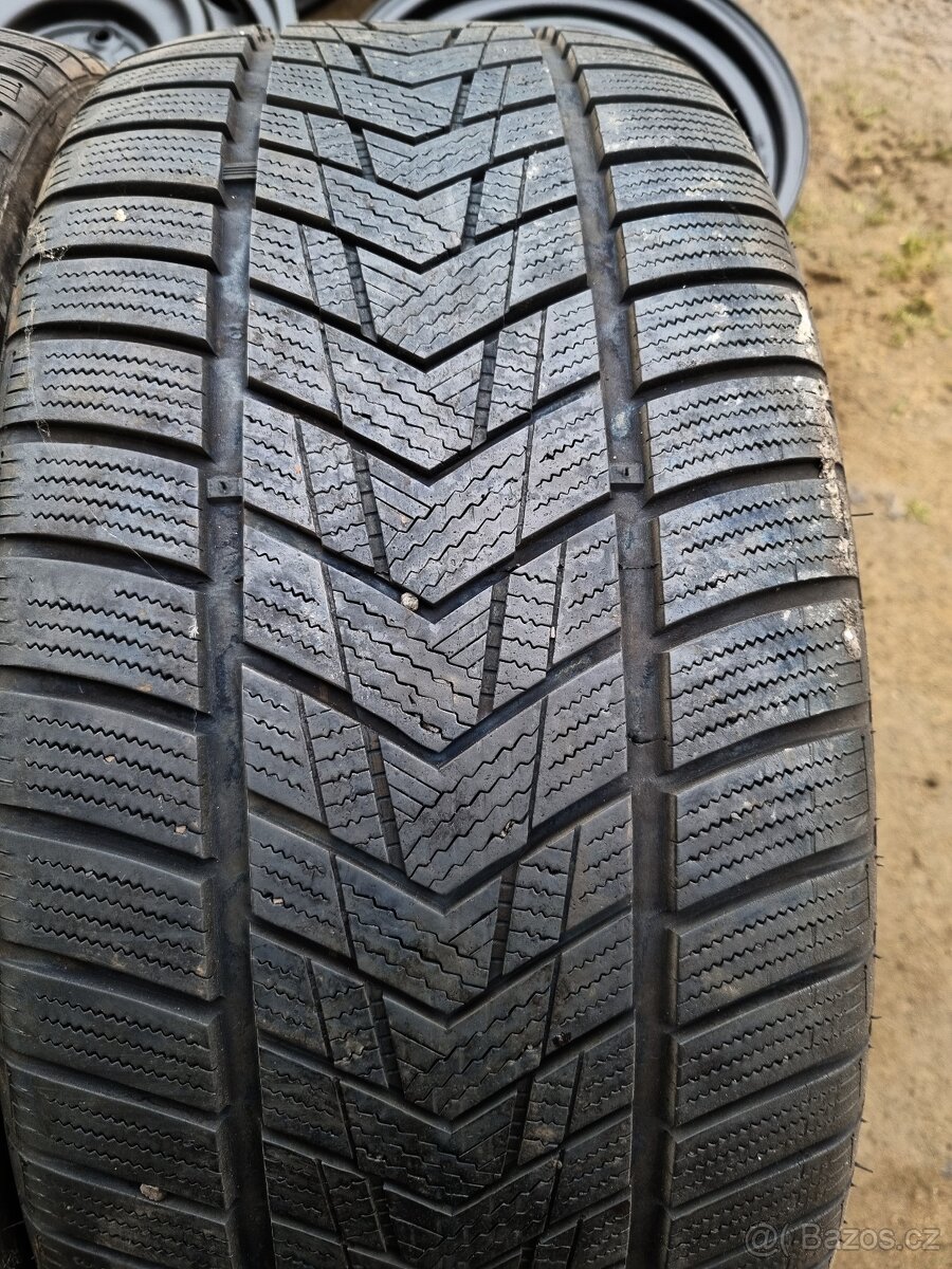 Zimní pneumatiky Tracmax 245/35 R20 95V - 2