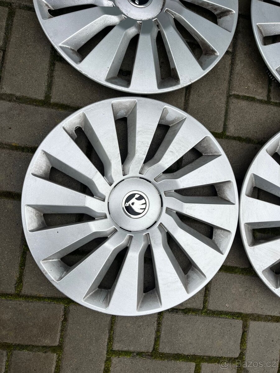 4x originál poklice Škoda R16 - zachovalé - 2