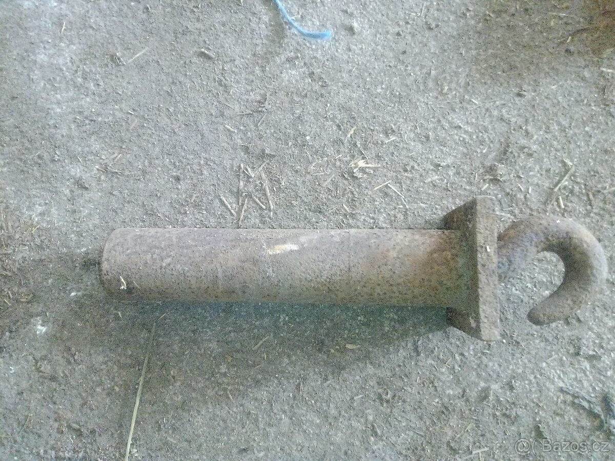 Prodám středový čep s hákem na Zetor 3011,4011 - 2