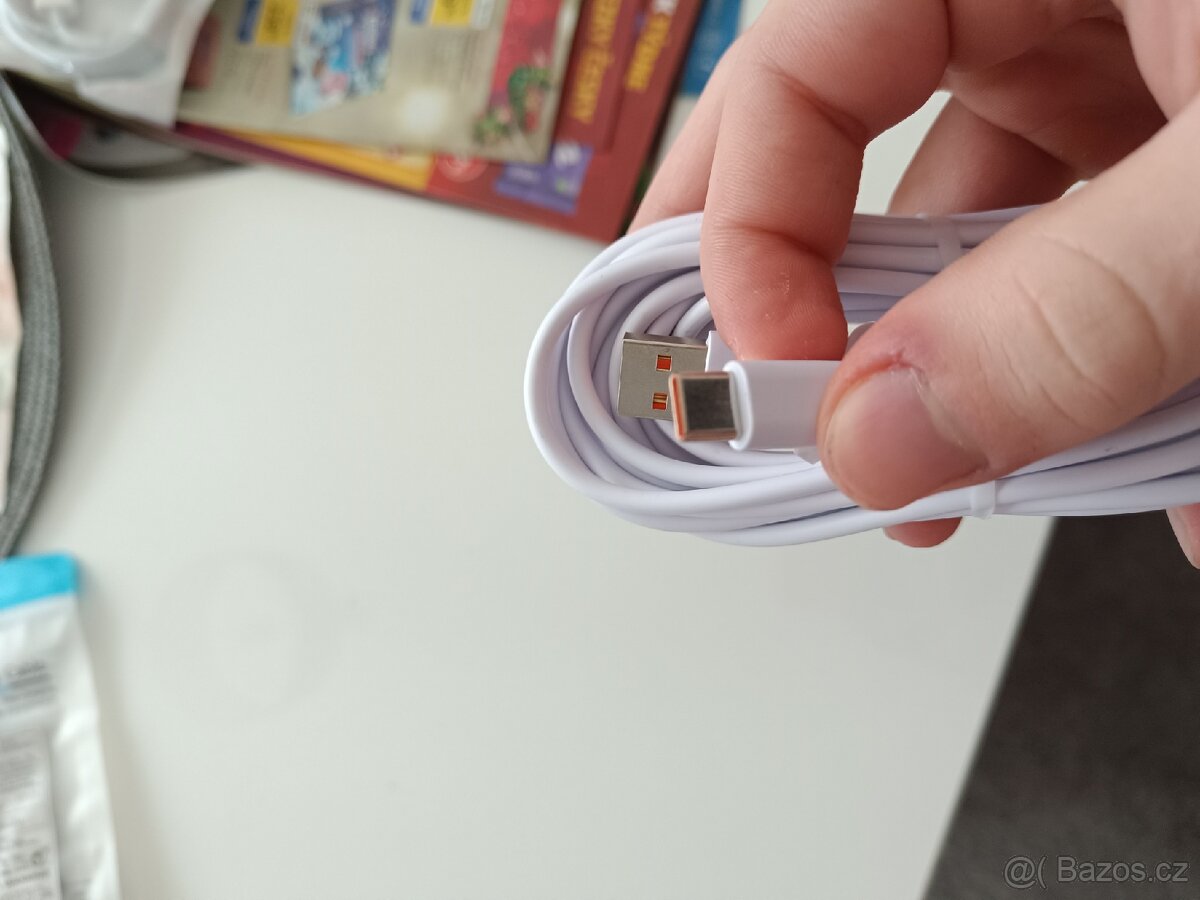 USB C, černý a bílý - 2