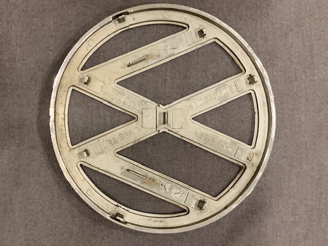 Prodám znak na přední masku VW T4. - 2