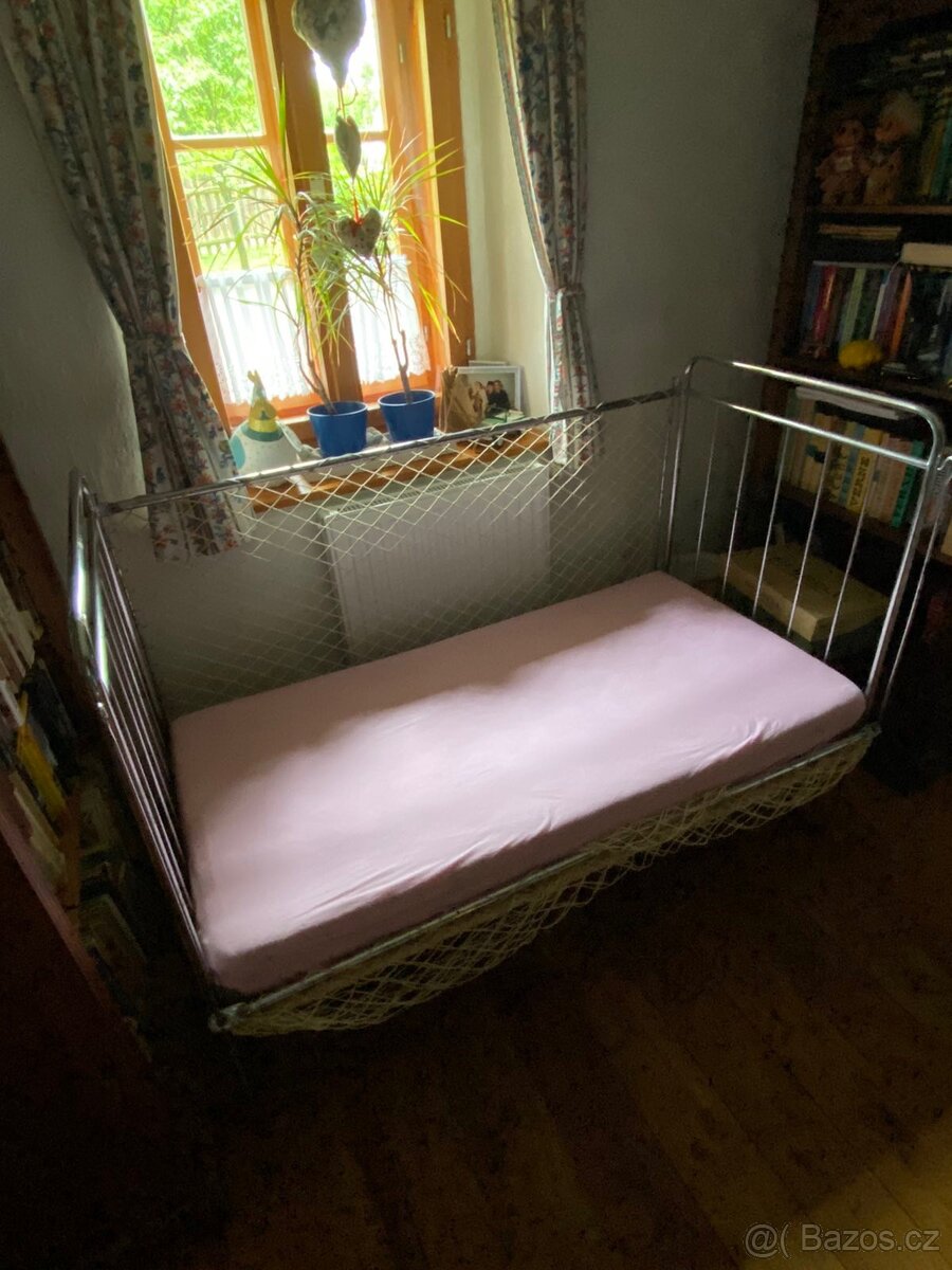 Retro kovová postýlka s matrací - 2