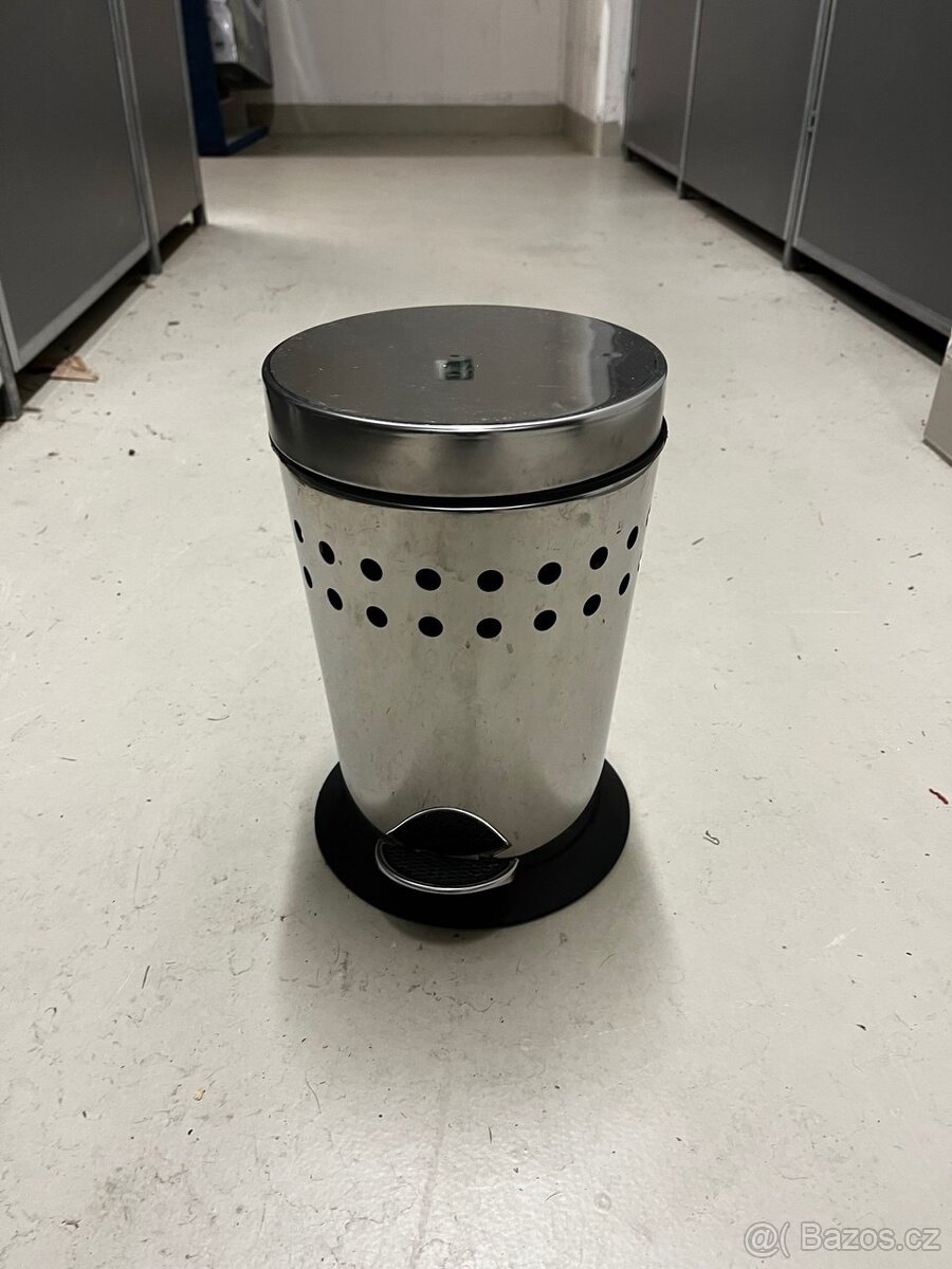 Kovový koš na odpadky - 2