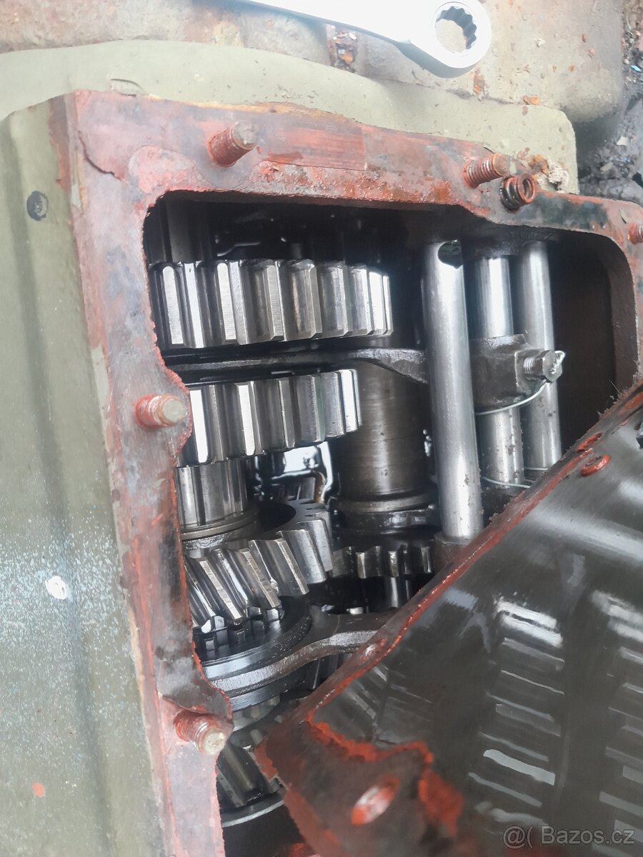 Praga V3S převodovka s vyvodem na navijak - 2