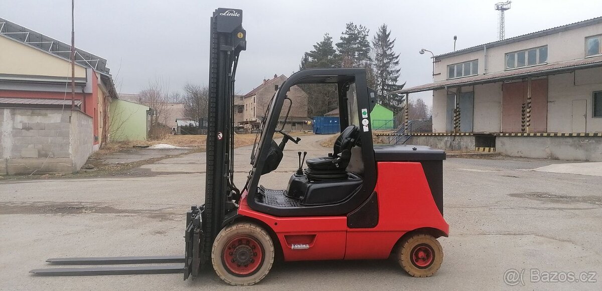 LINDE E40P-02 triplex, boční posuv AKU - 2