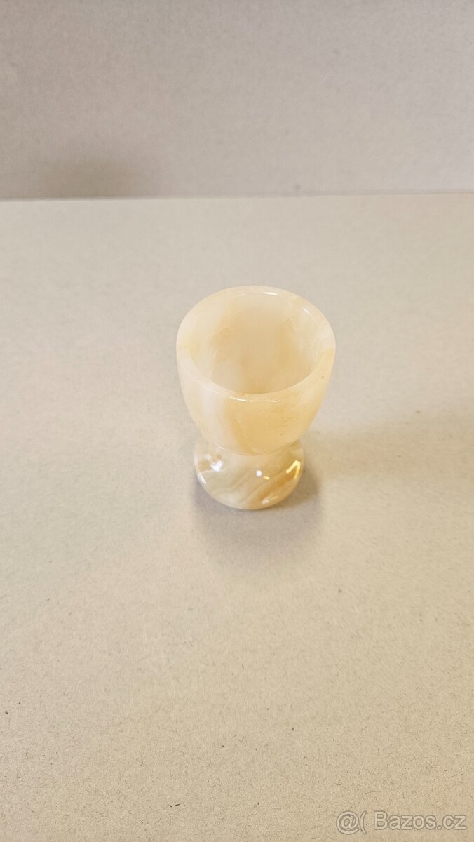 Stojánek na vejce z onyxu - 2