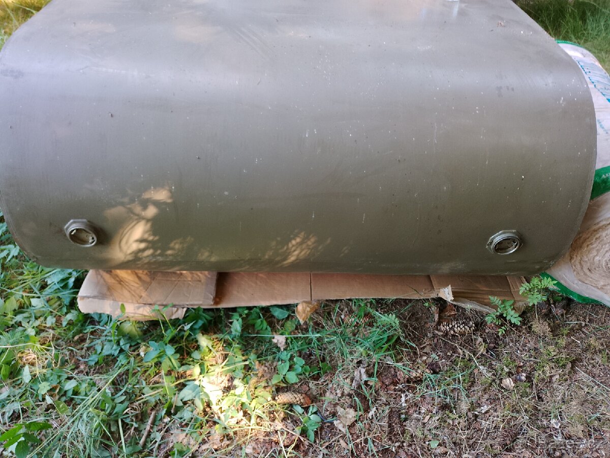 Nádrž ,elektromotory3faz.,hoblovka - 2