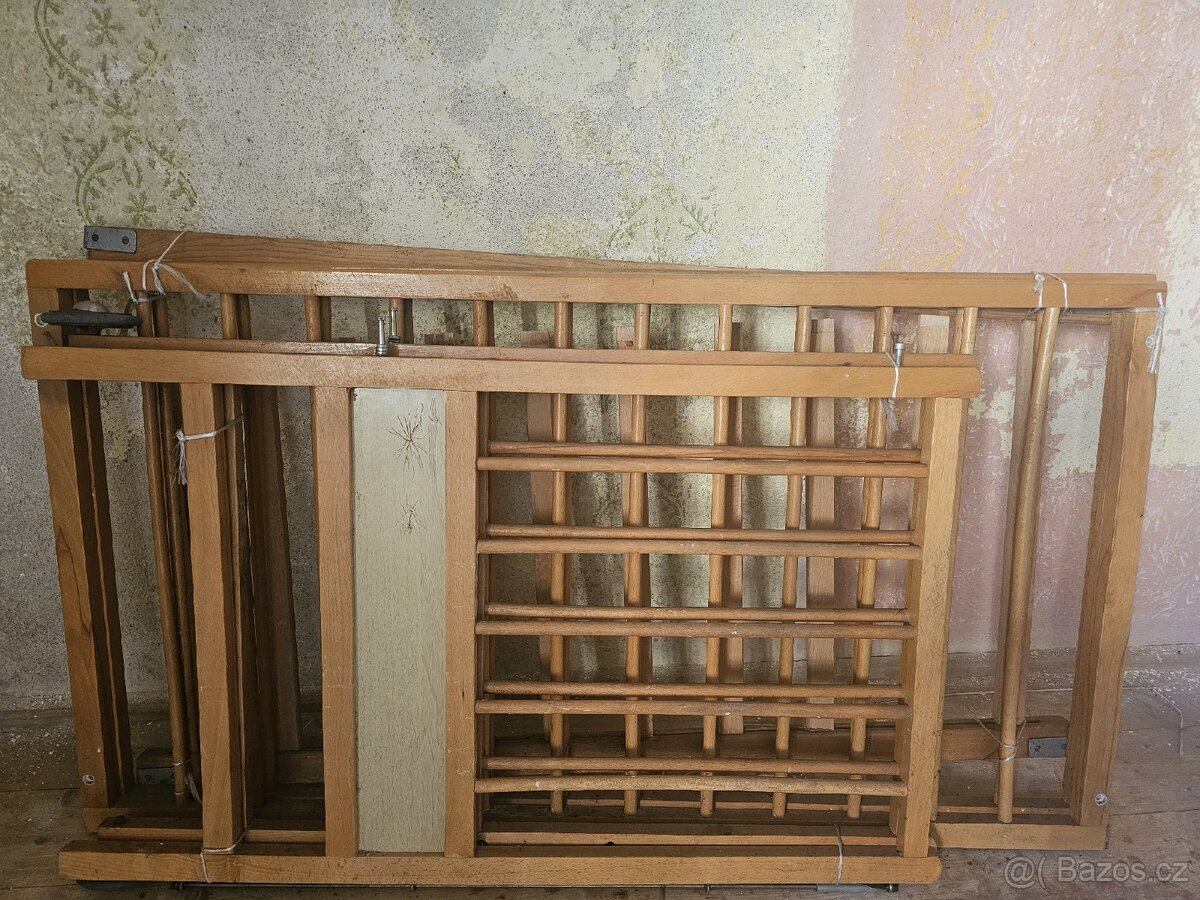 Dřevěná dětská postýlka - 2