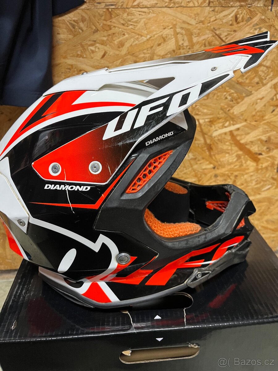 Přilba Ufo daimond - 2
