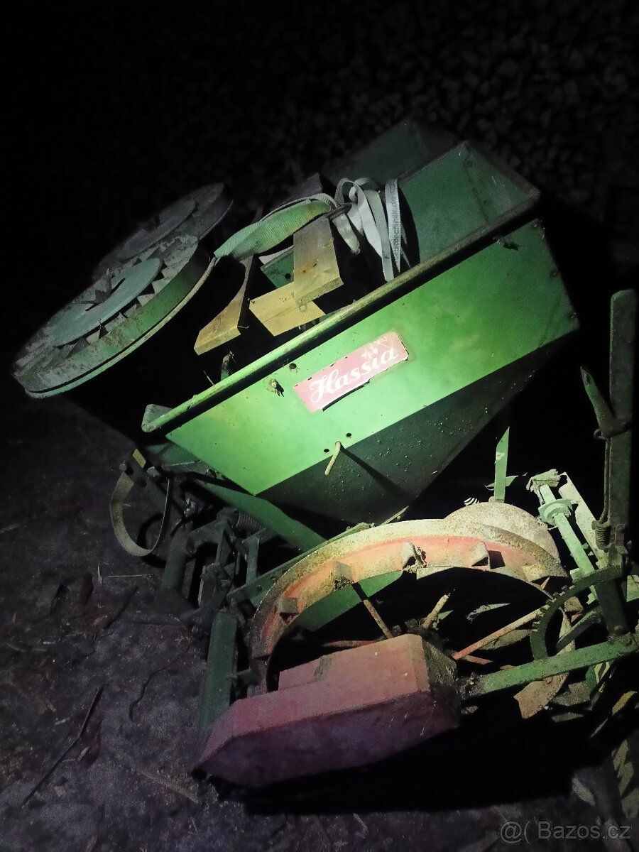 Sazeč brambor Hašiš nesený s kontrolou sazeni - 2