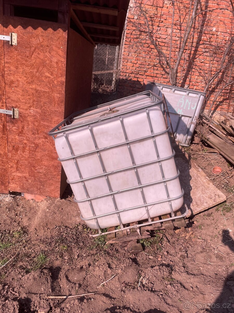 IBC nádrž 1000l - 2