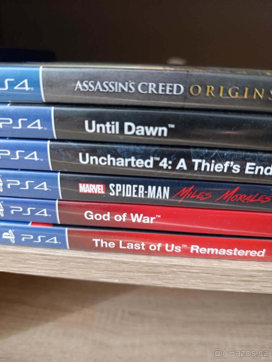 PlayStation 4 včetně her a nabíjecí stanice - 2