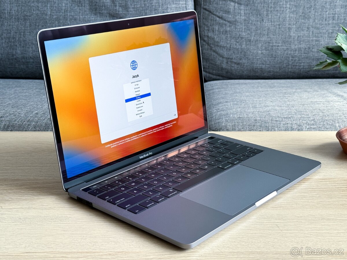 JAKO NOVÝ Apple MacBook Pro 13" - 8GB RAM / 512GB SSD - 2