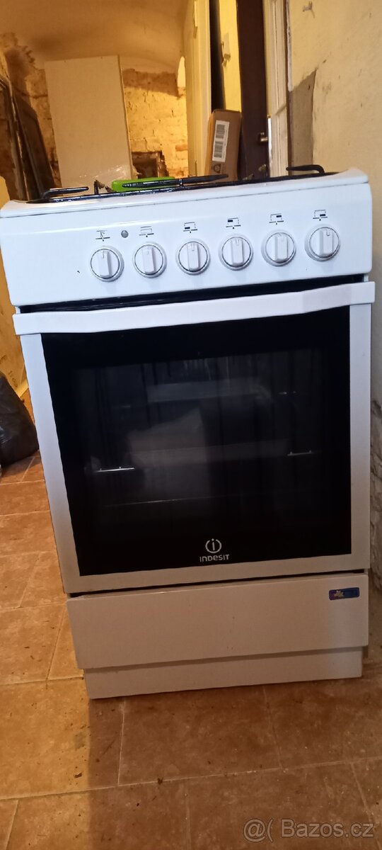 Kombinovaný sporák Indesit - 2