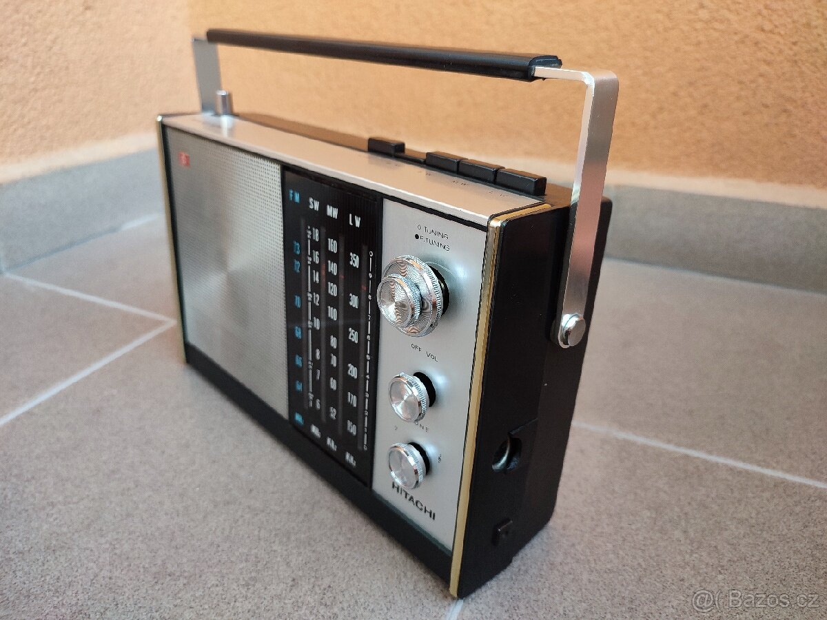 11 TRANSISTOR RADIO FM-AM HITACHI KH-1108H,SOLID STATE. - 2