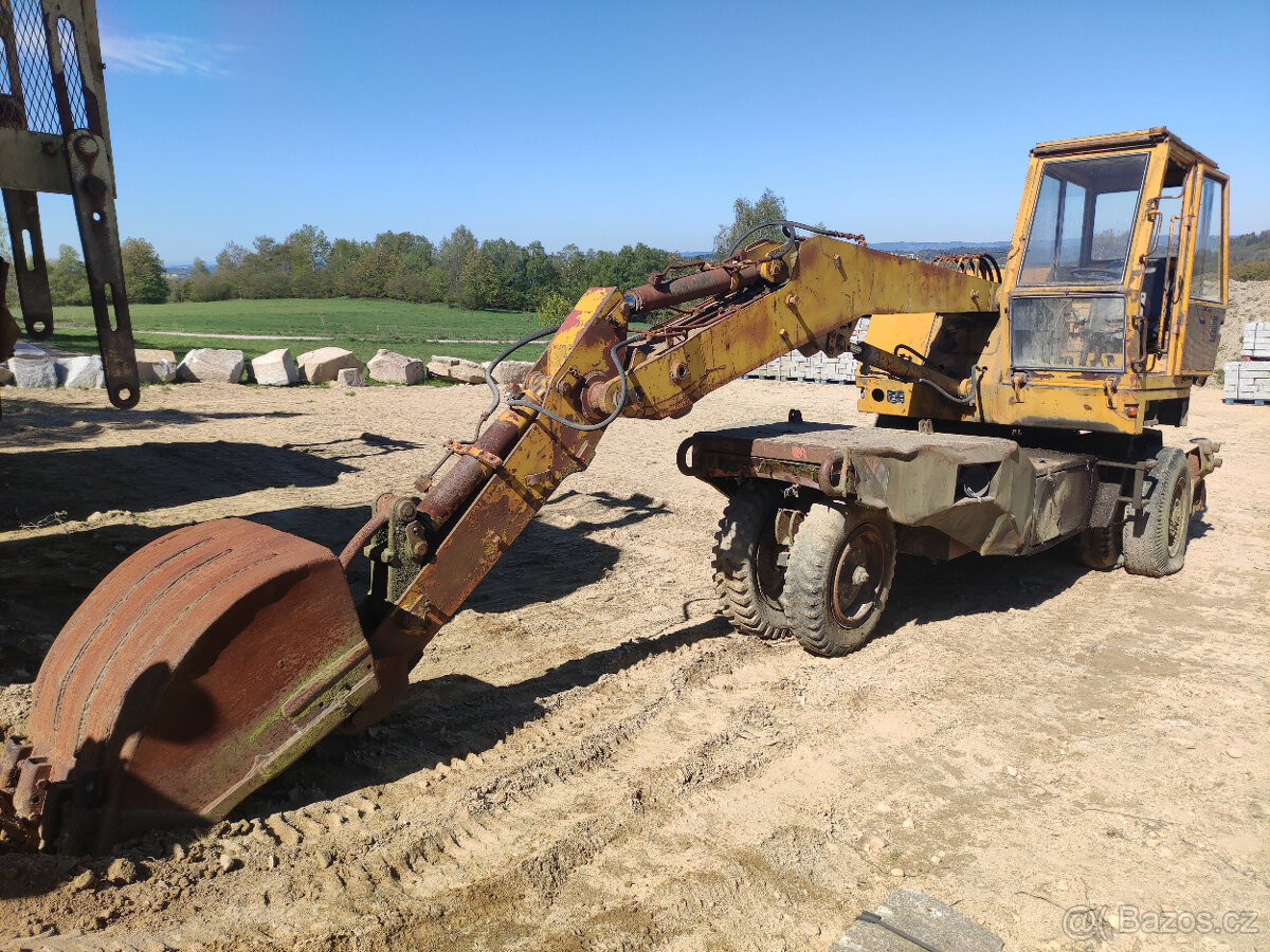 Kolový bagr DH 113 - 2