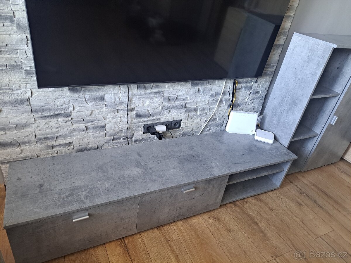 Obývací stěna a konferenční stůl - 2