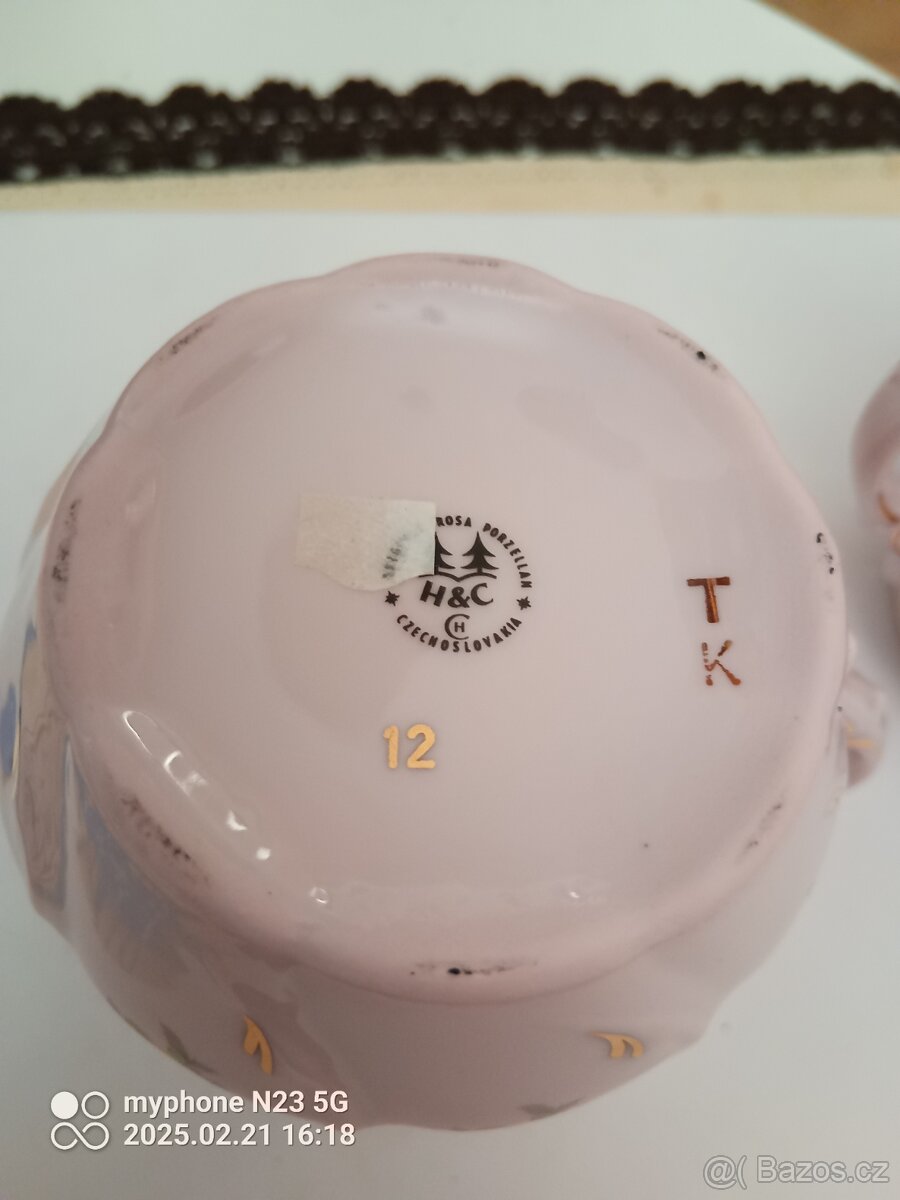 Retro růžové hrnky malovane buclaky - 2