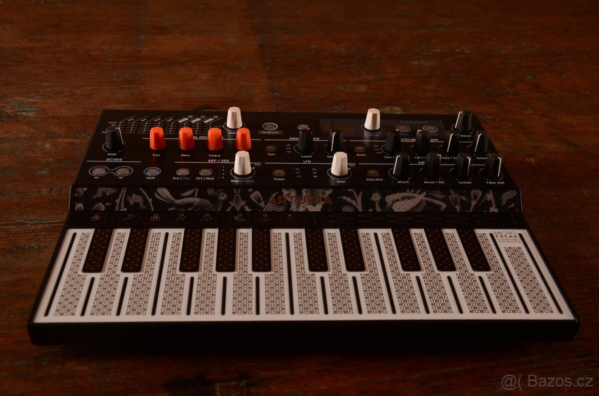 Arturia Microfreak + Decksaver - 2