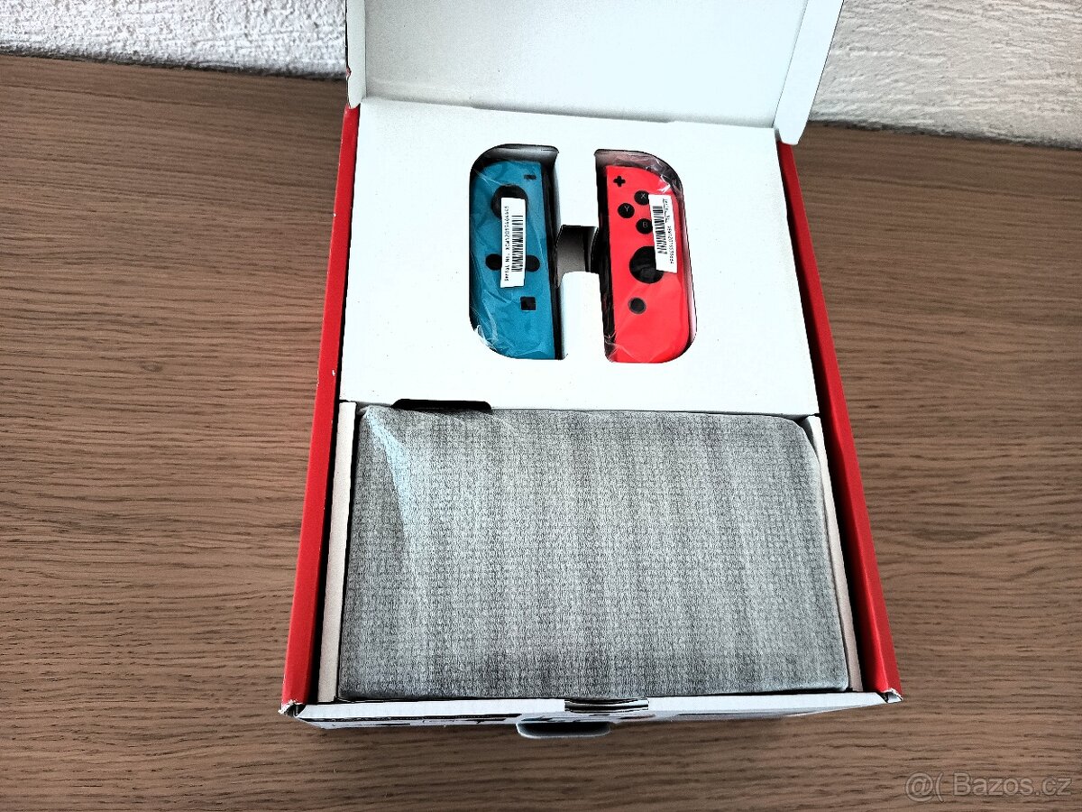 Nintendo Switch (Nové) + Pouzdro - 2