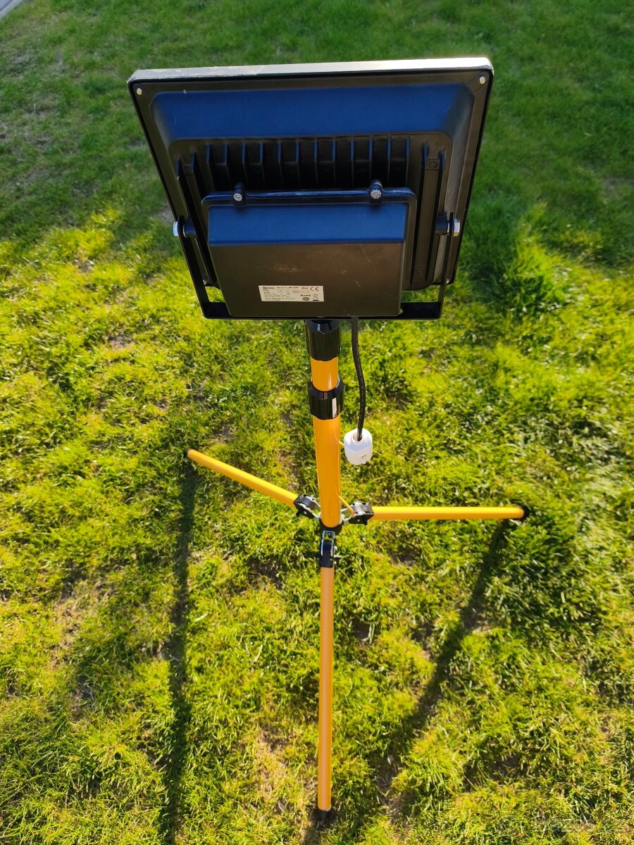 Led světlo se stativem - 2