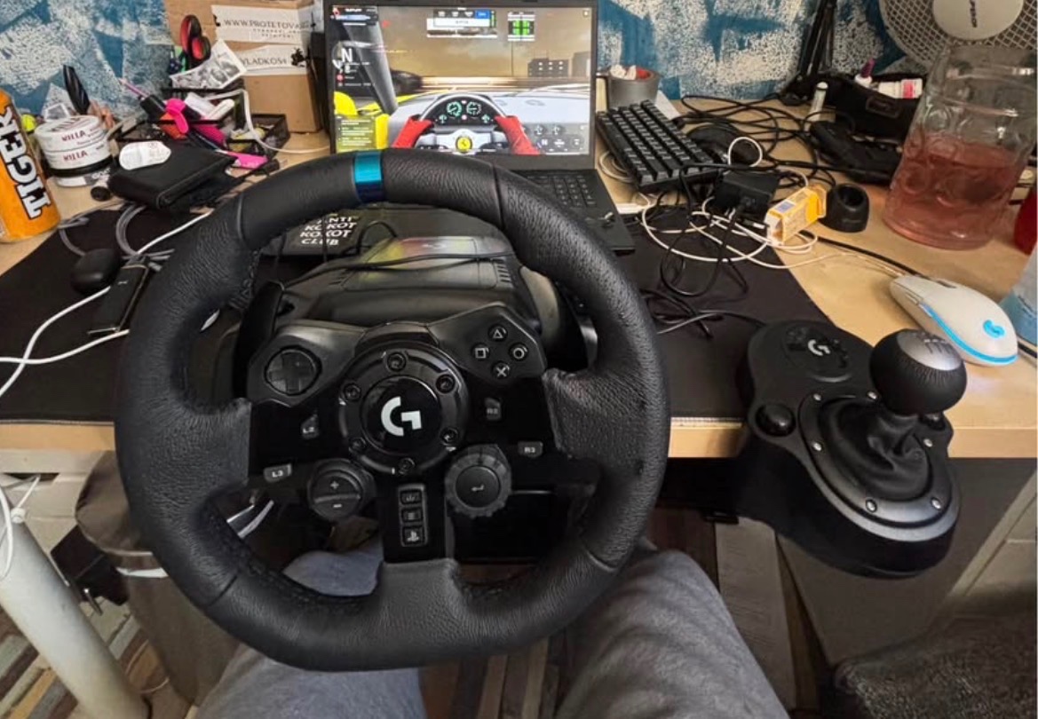 Volant logitech g923 + řadící páka - 2