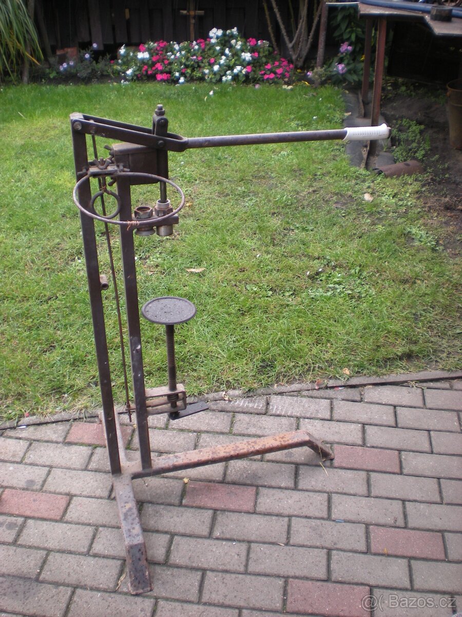 Zátkovačka ruční stojanová na lahve - 2