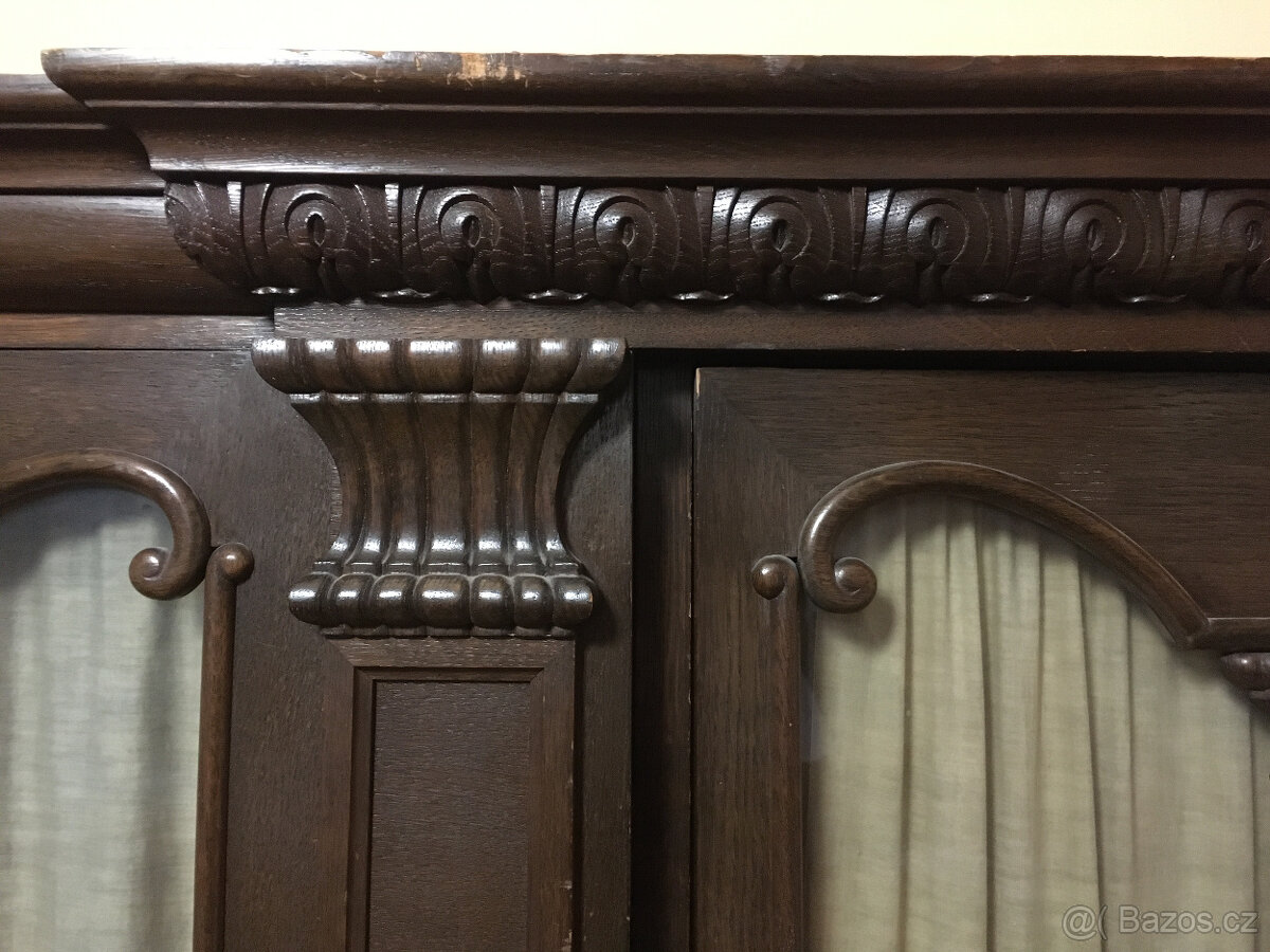 Starožitná skříň - 2