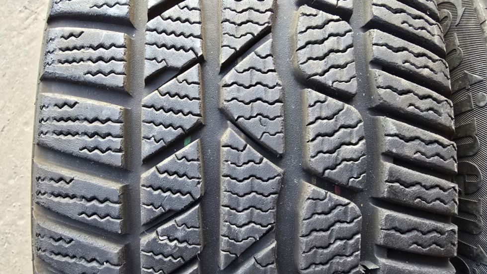 Zimní pneu 205/55/16 Continental - 2