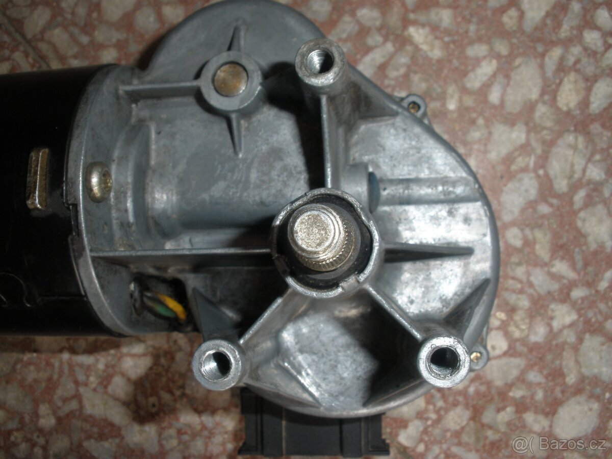 MOTOREK PŘEDNÍCH STĚRAČŮ ŠKODA FELICIE - 2
