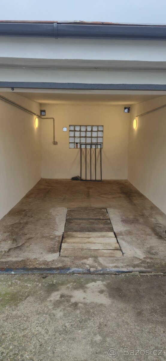 Pronájem garáže 19m2 se sklepem Hodonin Bažantnice - 2