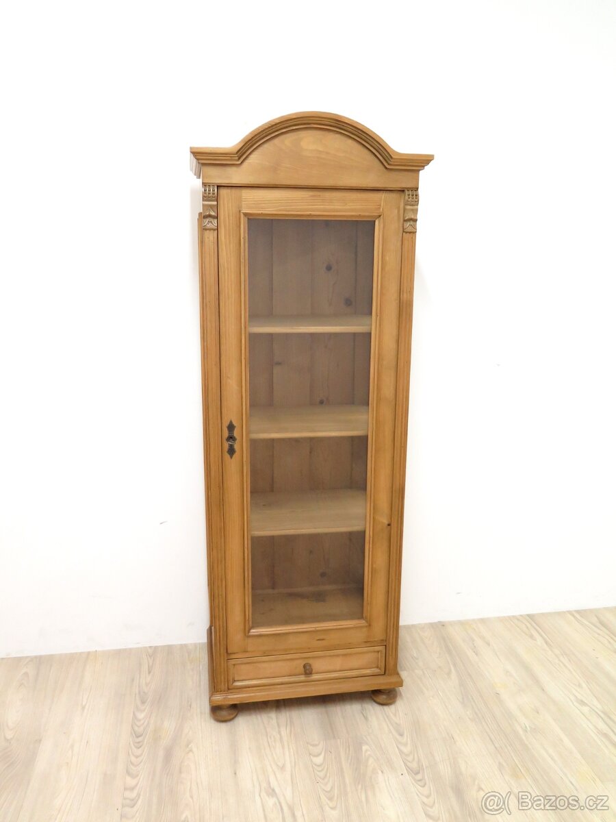 Vitrína ze smrkového masivu - 2