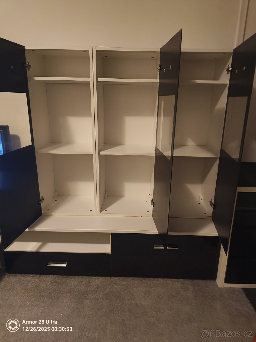 Prodám obývací stěnu - zánovní - spěchá - 2