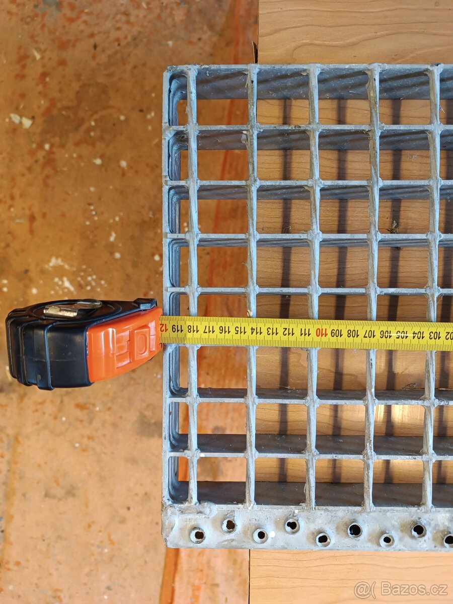 Schodišťový stupeň pozinkovaný - 2