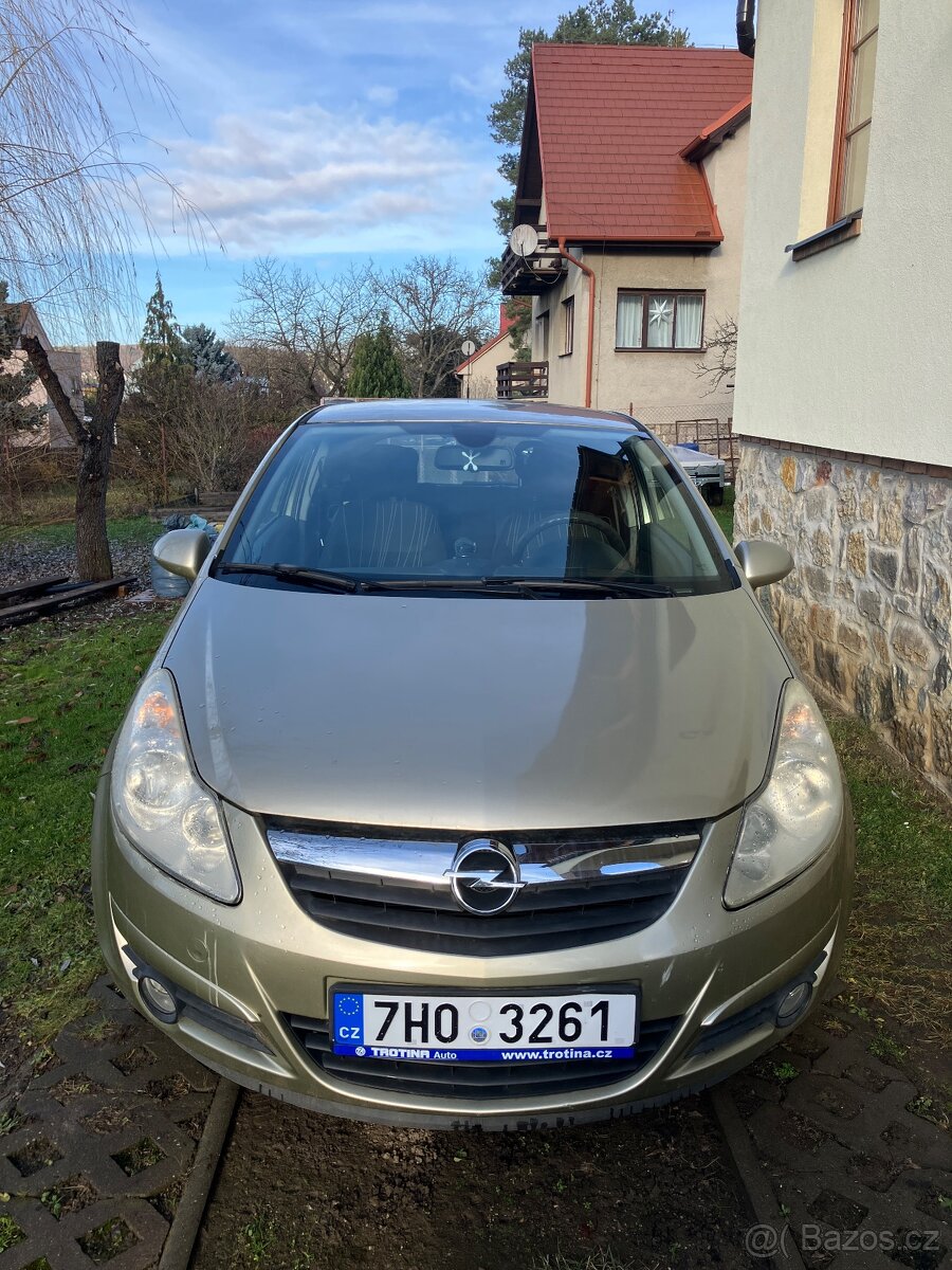 Opel Corsa 1.2 16 V benzín - 2