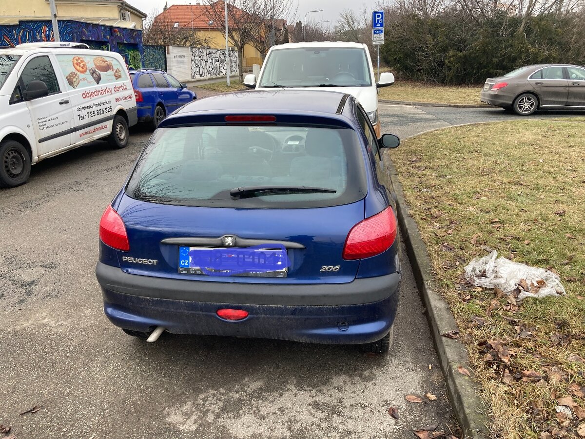Peugeot 206 1,4 benzín - 2