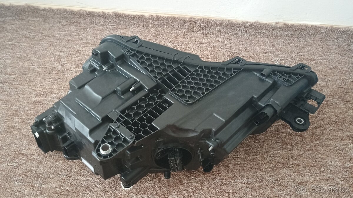 Škoda Superb 3 face přední pravý světlomet - 2