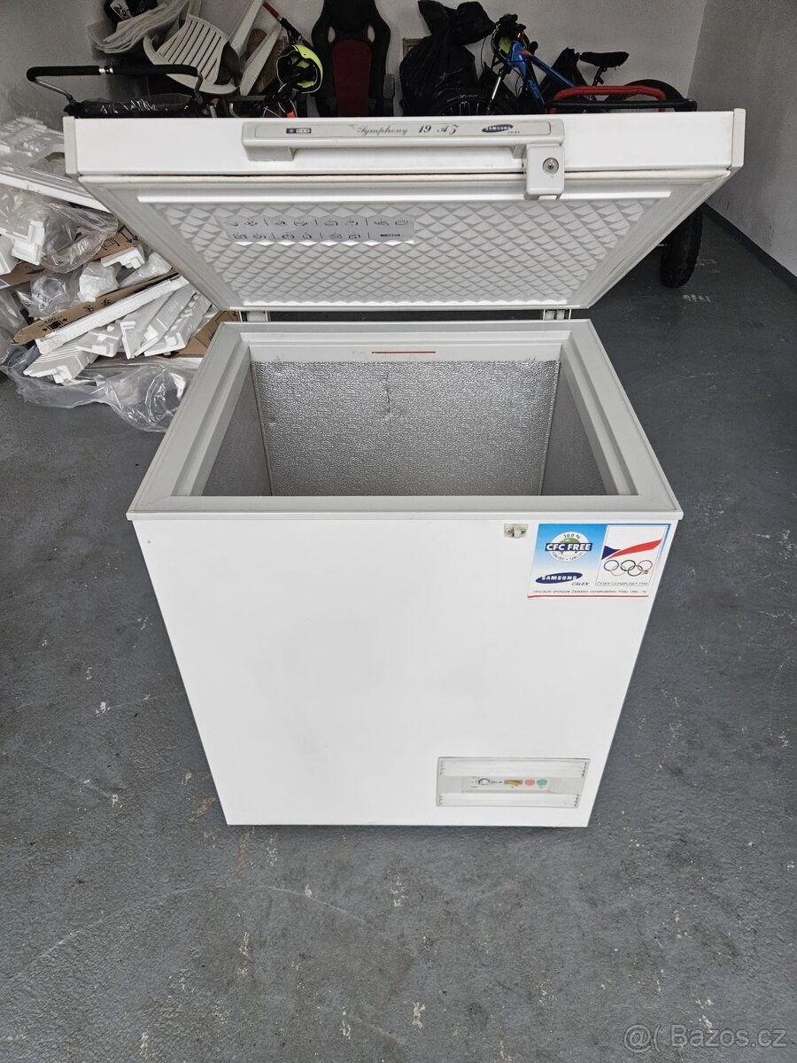 Pultový 160 litrový mrazák Samsung Calex Symphony - 2