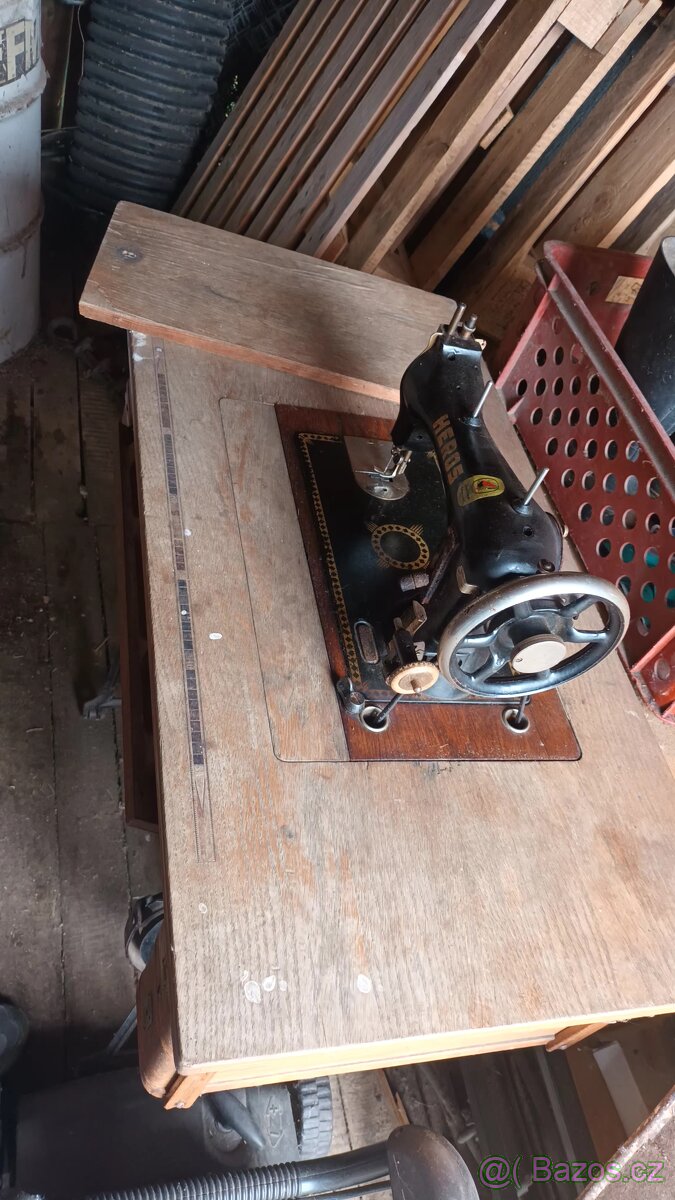 Prodám starý šicí stroj - 2